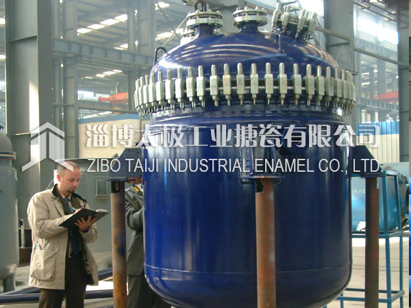 搪瓷反應(yīng)釜加料時(shí)的注意事項(xiàng)是什么呢？