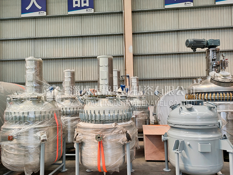 太極開式搪玻璃反應(yīng)釜 