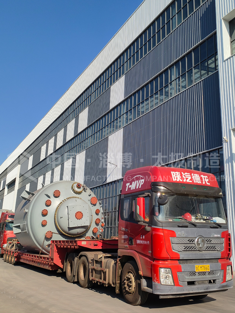 震撼！批量太極 6 萬升搪玻璃反應(yīng)釜今日發(fā)貨