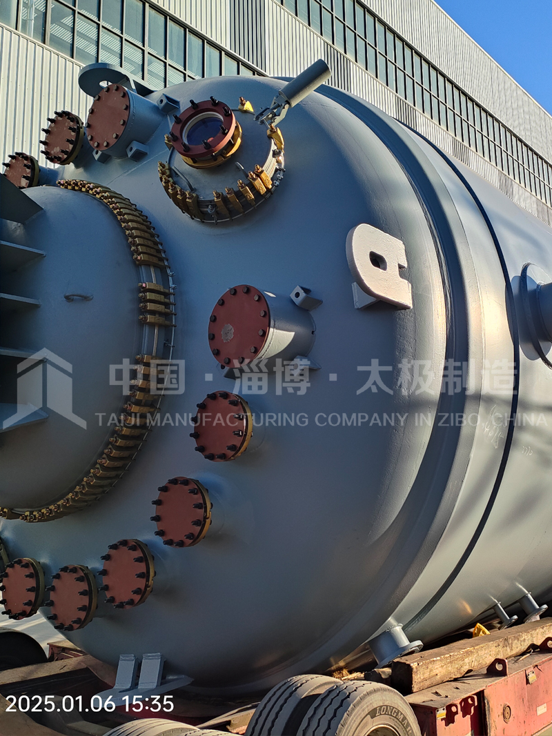 8 萬升閉式反應(yīng)釜發(fā)車！太極制造刷新大型設(shè)備交付紀(jì)錄