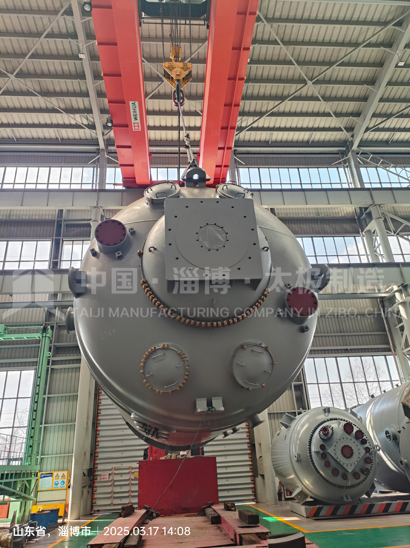 震撼！太極8萬升大型搪玻璃反應(yīng)釜發(fā)貨現(xiàn)場！